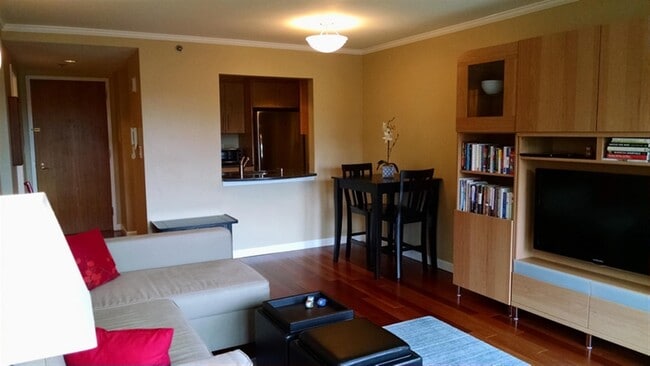 Building Photo - 931 Massachusetts Ave