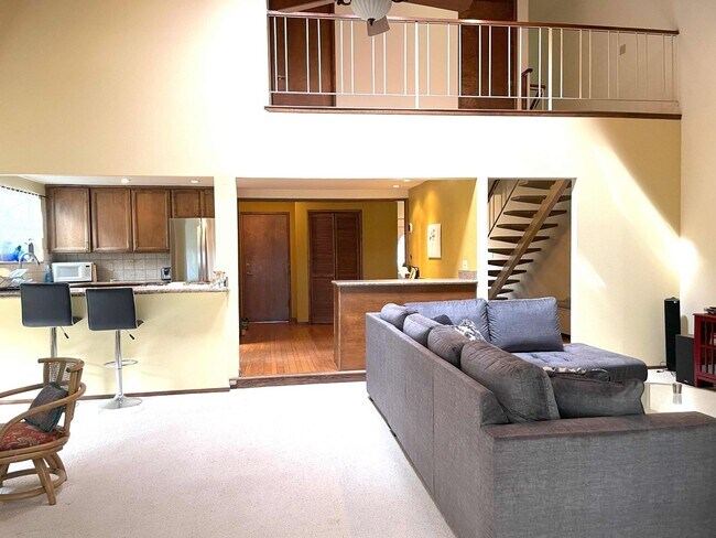 Foto del edificio - Lake view 3 bedroom, 3 bath plus office in...