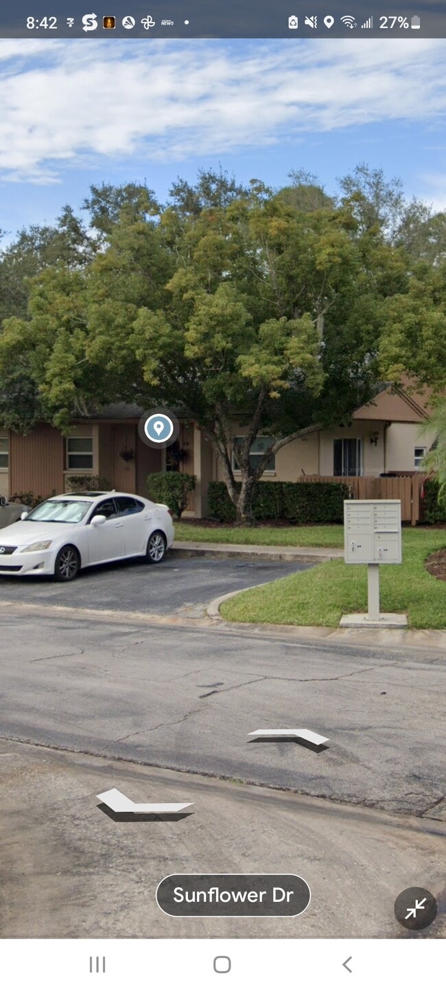 Building Photo - 10 Iris Pl