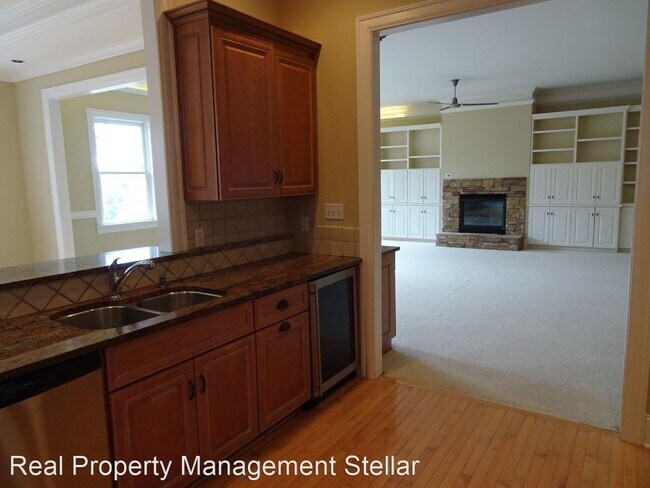 Building Photo - 5 br, 3.5 bath House - 3209 Nightingale Lane