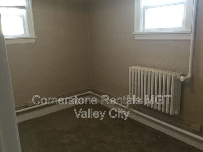 Building Photo - 264 College St SE