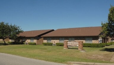 Building Photo - 1753 E Henderson Rd