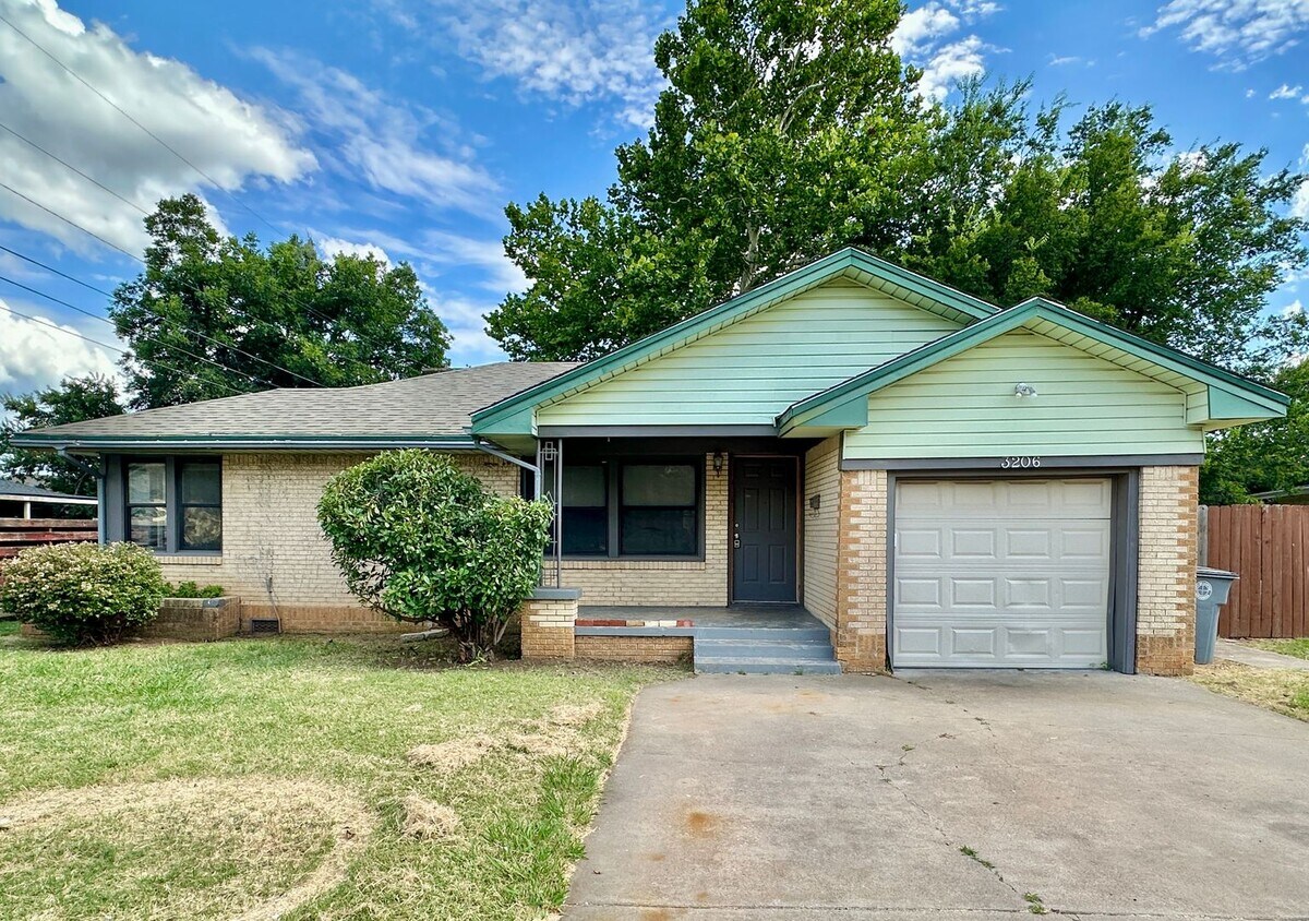 Foto principal - 3206 NW Liberty Ave