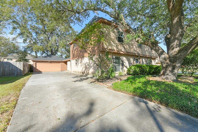 Building Photo - 7719 12 Fairway Ln