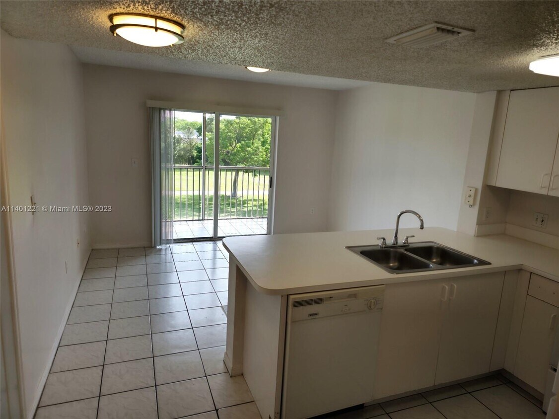 Primary Photo - 9470 Tangerine Pl