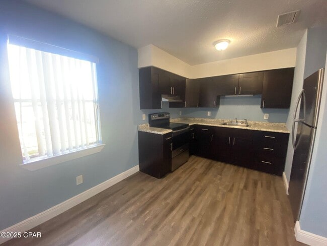 Foto del edificio - 6318 Lenawee St