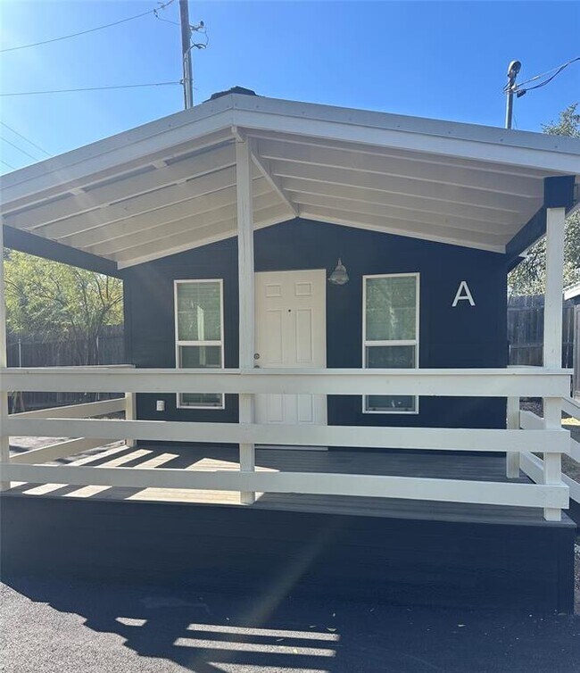 Foto del edificio - 3019 E 12th St