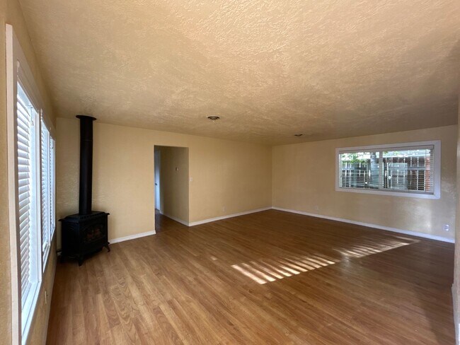 Foto del edificio - Downtown Redmond Charm 3 Bedroom / 1 Bath