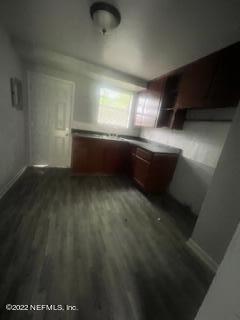 Foto del edificio - 5634 Astor Pl