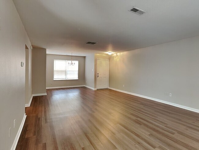Building Photo - 3 bed 2.5 bath with over 1,700 sq. ft.!