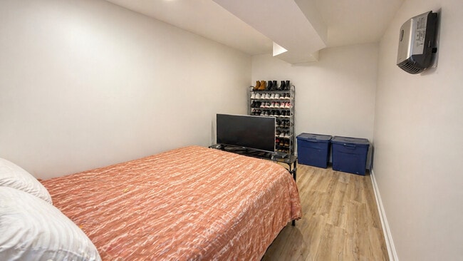Building Photo - 6550 S Drexel Ave