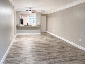 Building Photo - 1723 NE Miami Gardens Dr
