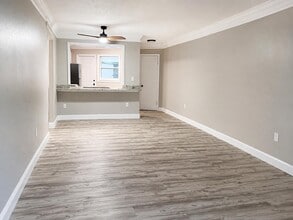 Building Photo - 1723 NE Miami Gardens Dr