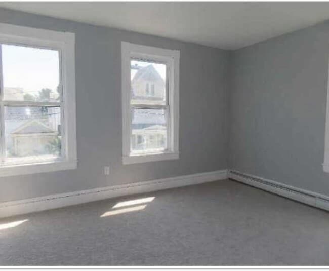 Building Photo - 27 Burtt St