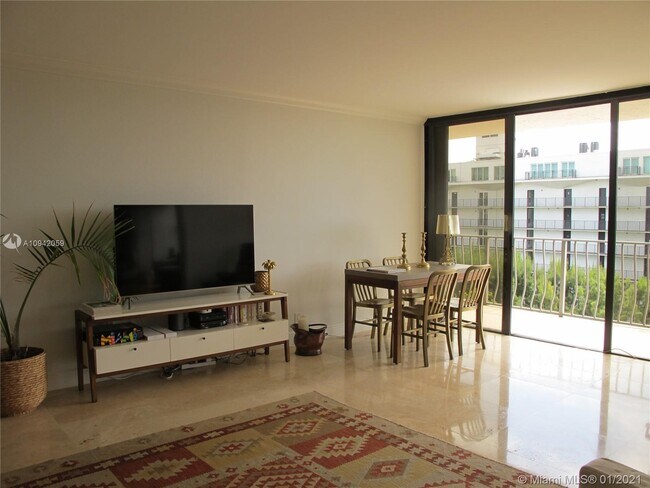 Foto del edificio - 780 NE 69th St