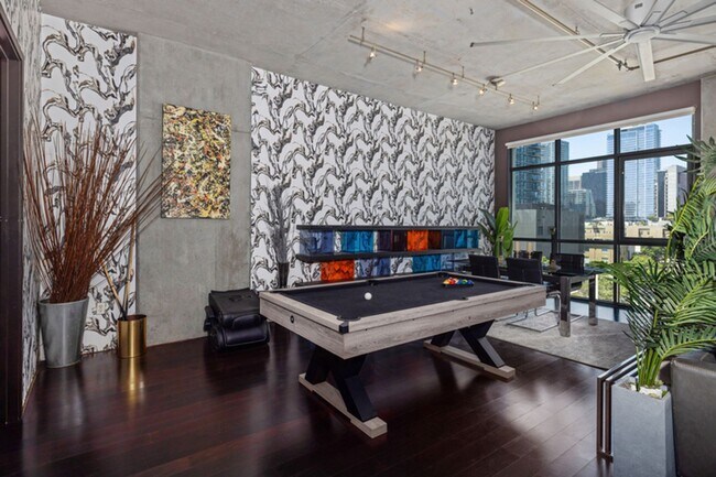 Building Photo - Gorgeous Loft Downtown San Diego!