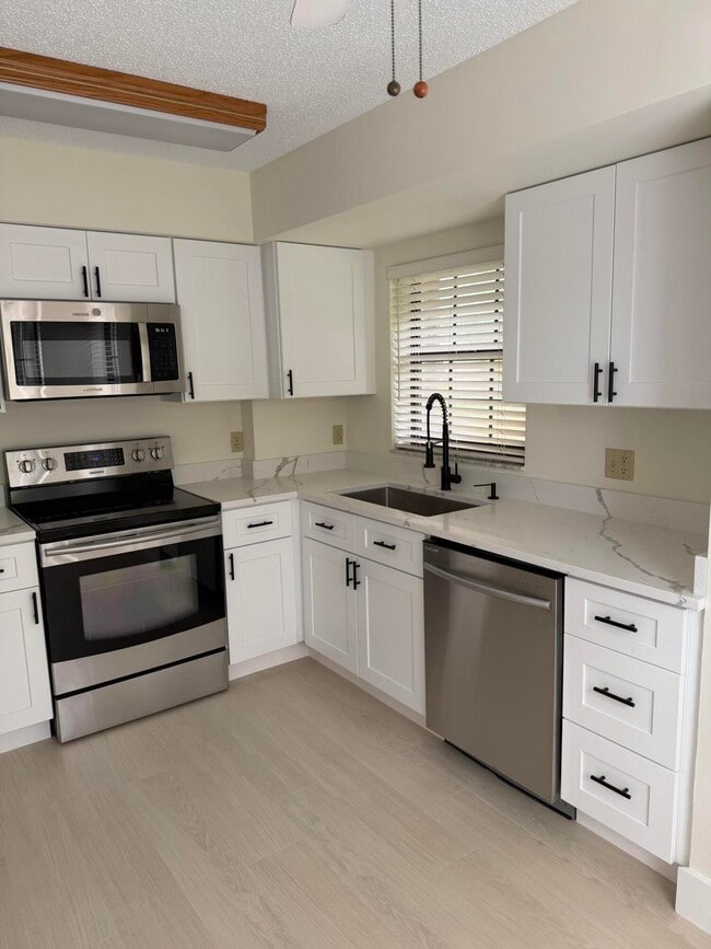 Foto del edificio - 13505 Fountain View Blvd