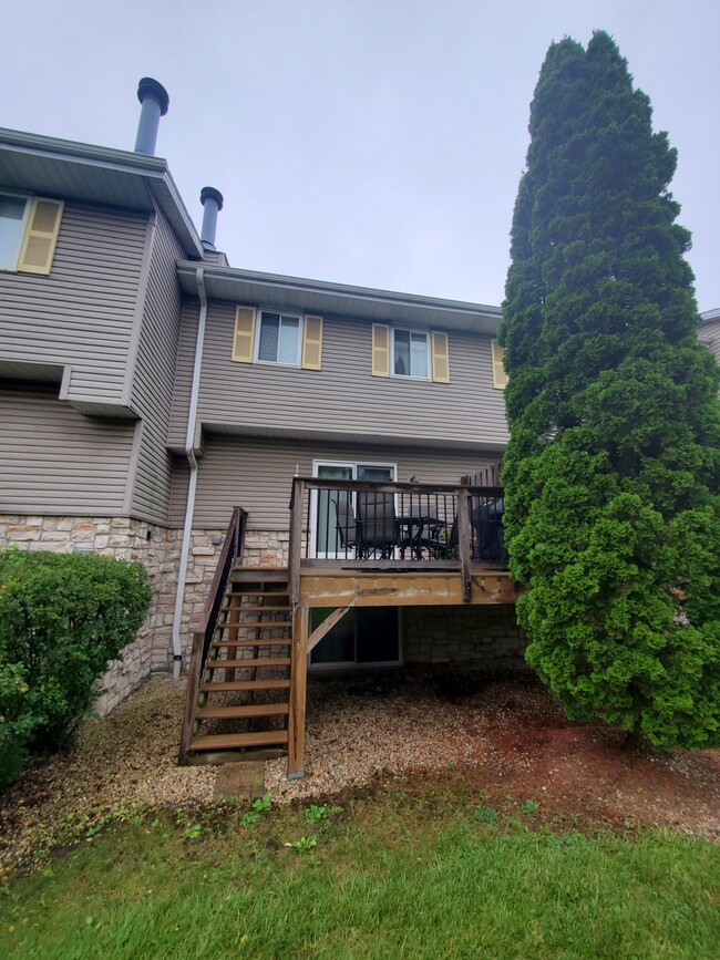 Building Photo - W163N11504 Windsor Ct
