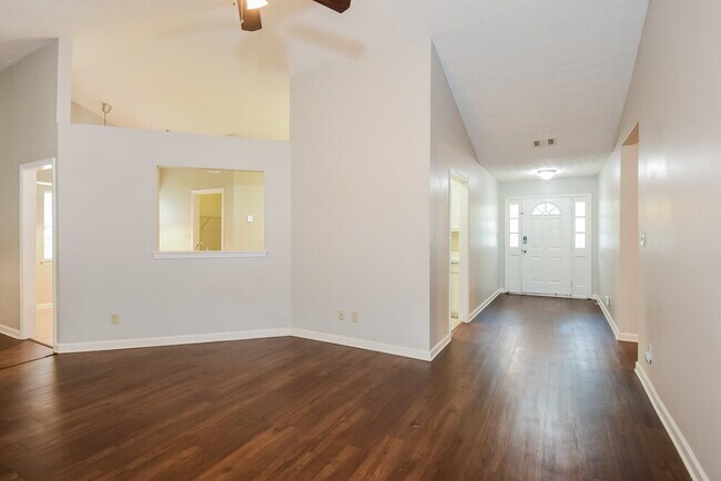 Foto del edificio - 1171 Lennox Ct NE