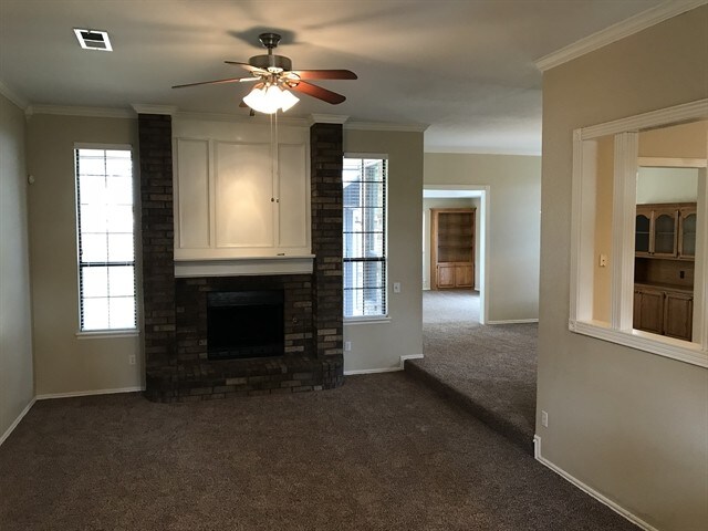 Building Photo - 8804 Timberwood Lane