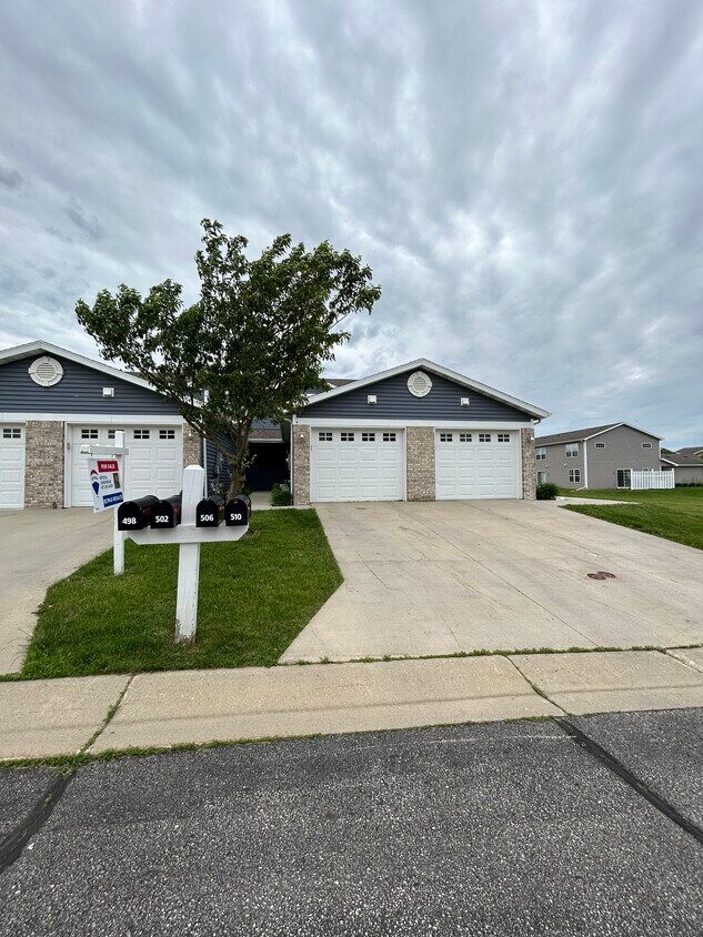 Primary Photo - 506 Pointe Ct SW