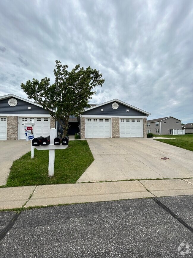 Building Photo - 506 Pointe Ct SW