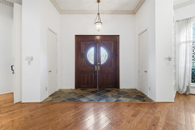 Foto del edificio - 4063 Breakwood Dr