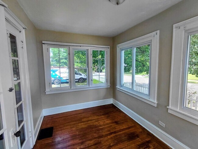 Foto del edificio - Three bedroom one bathroom home for rent