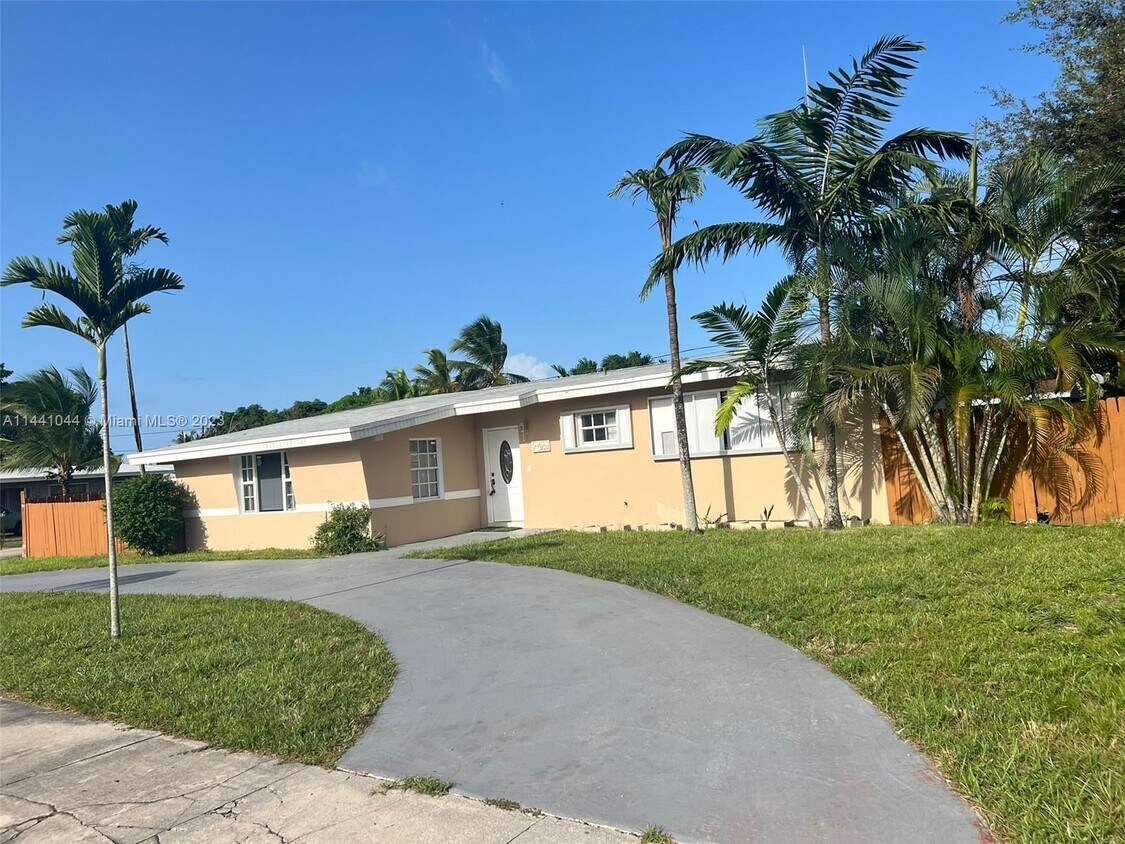 17541 NE 4th Ave, North Miami Beach, FL 33162 House Rental in North