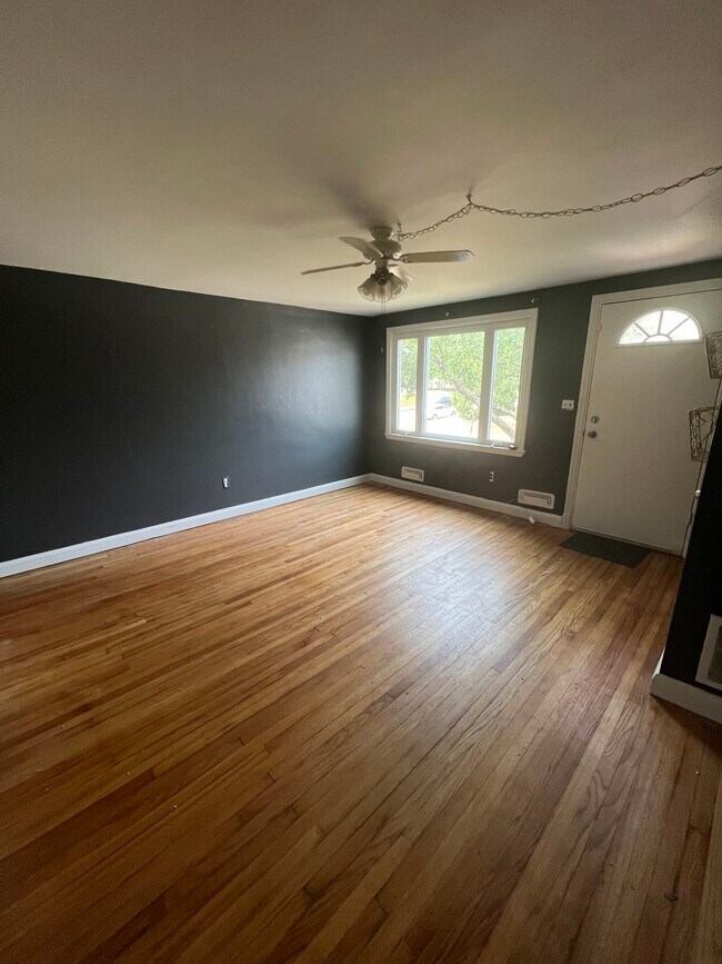 Building Photo - 4707 Chatford Ave