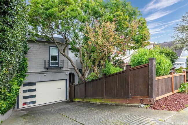 Building Photo - 822 Pacheco St