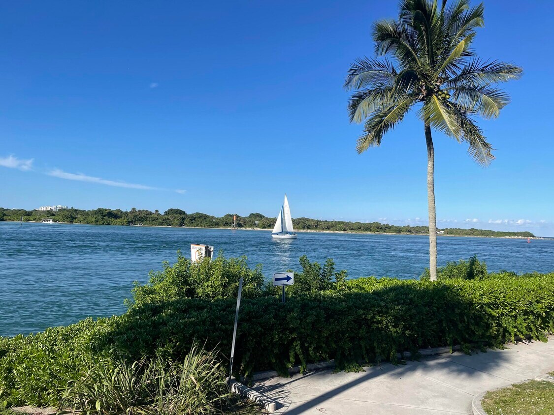 Foto principal - 801 S Ocean Dr