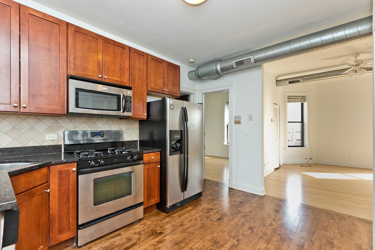 Photo - 1014 W Roscoe St (Chicago, IL)