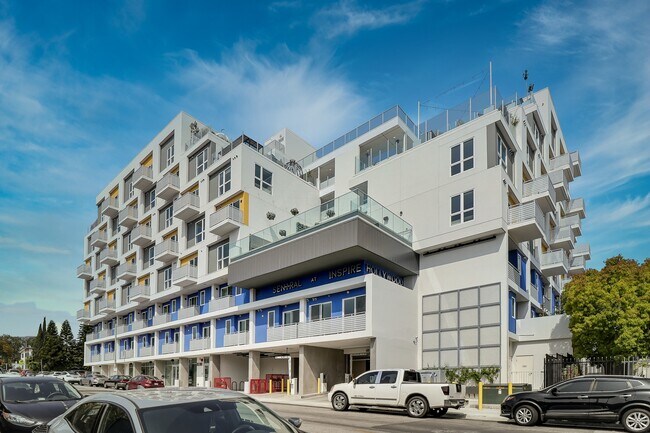 Foto del edificio - 1530 Cassil Pl