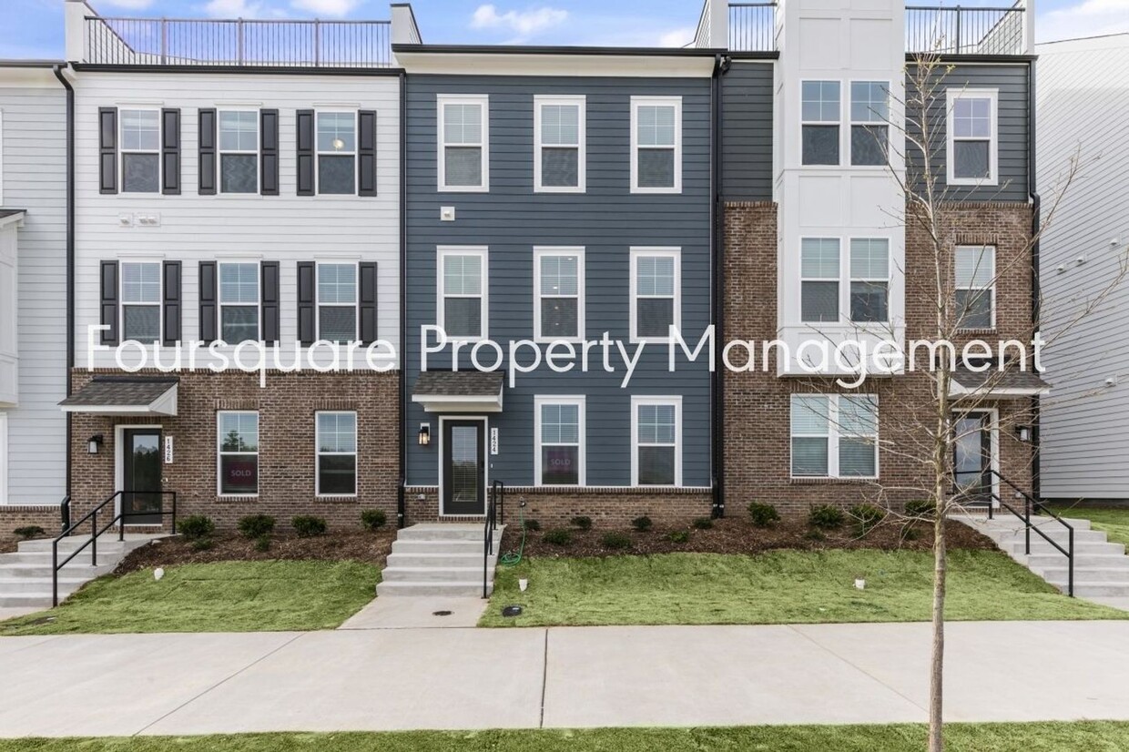 Primary Photo - Town Home! | Entry Level Guest Suite With ...
