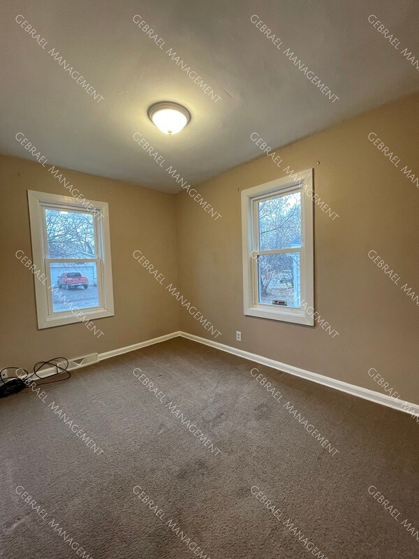 Building Photo - 968 Salisbury Ave