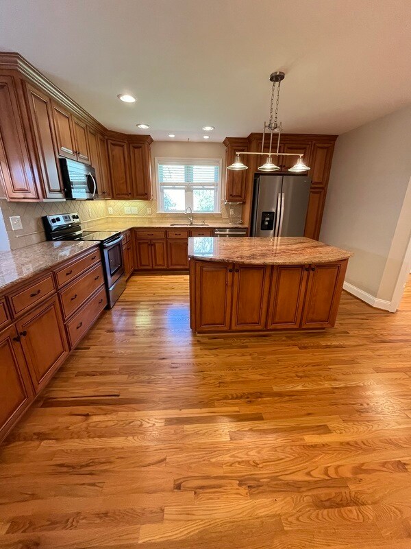 Foto del edificio - 6411 Farmlake Dr