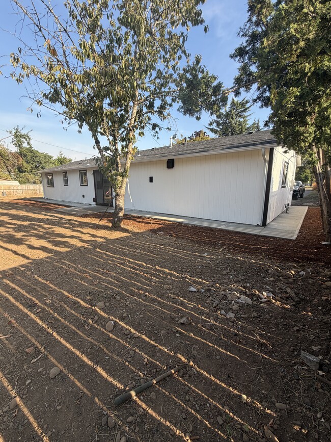 Building Photo - 7563 SE Flavel St