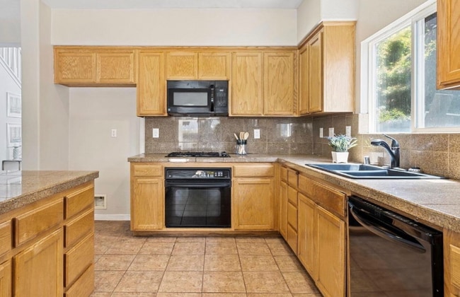 Building Photo - 3957 Chateau Ln