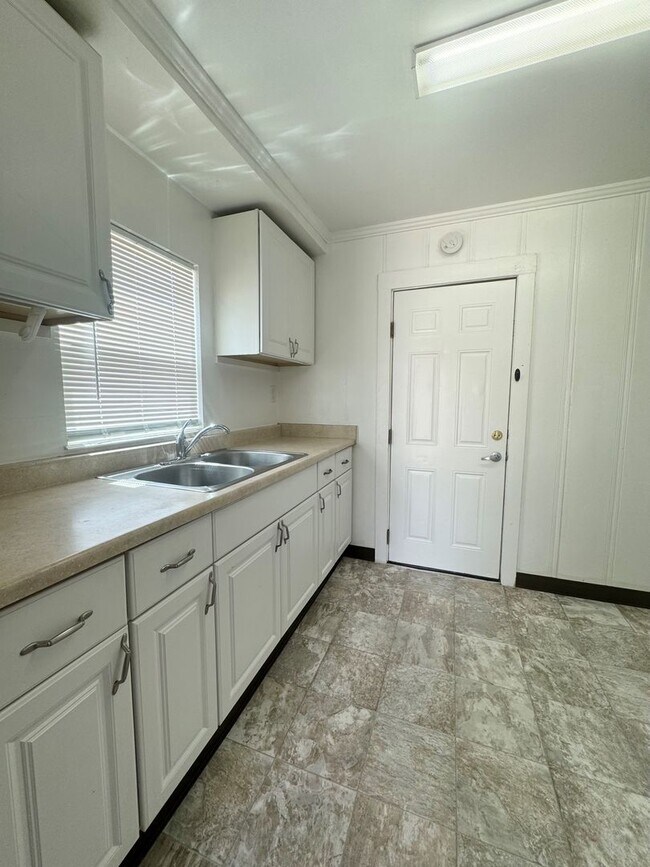 Foto del edificio - Quaint One Bedroom Duplex