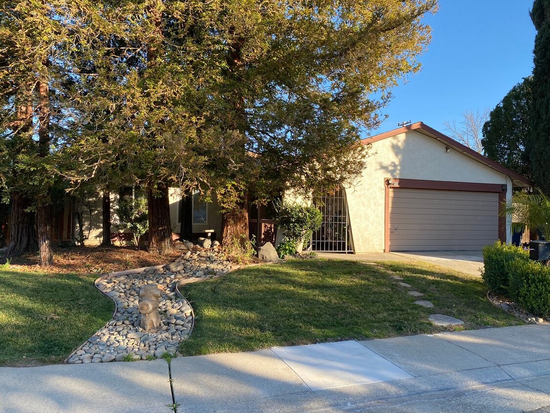 Primary Photo - Charming 4 BD 2 BA Home in Citrus Heights ...