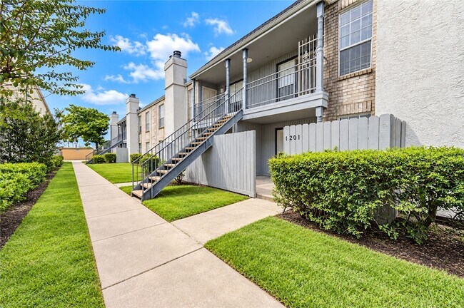 Foto del edificio - 6606 De Moss Dr