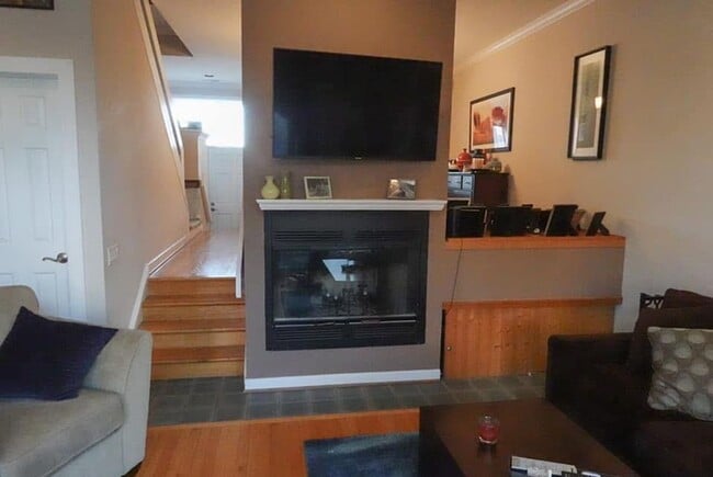 Building Photo - 3-bed, 2-bath GIANT townhouse + GARAGE, BA...