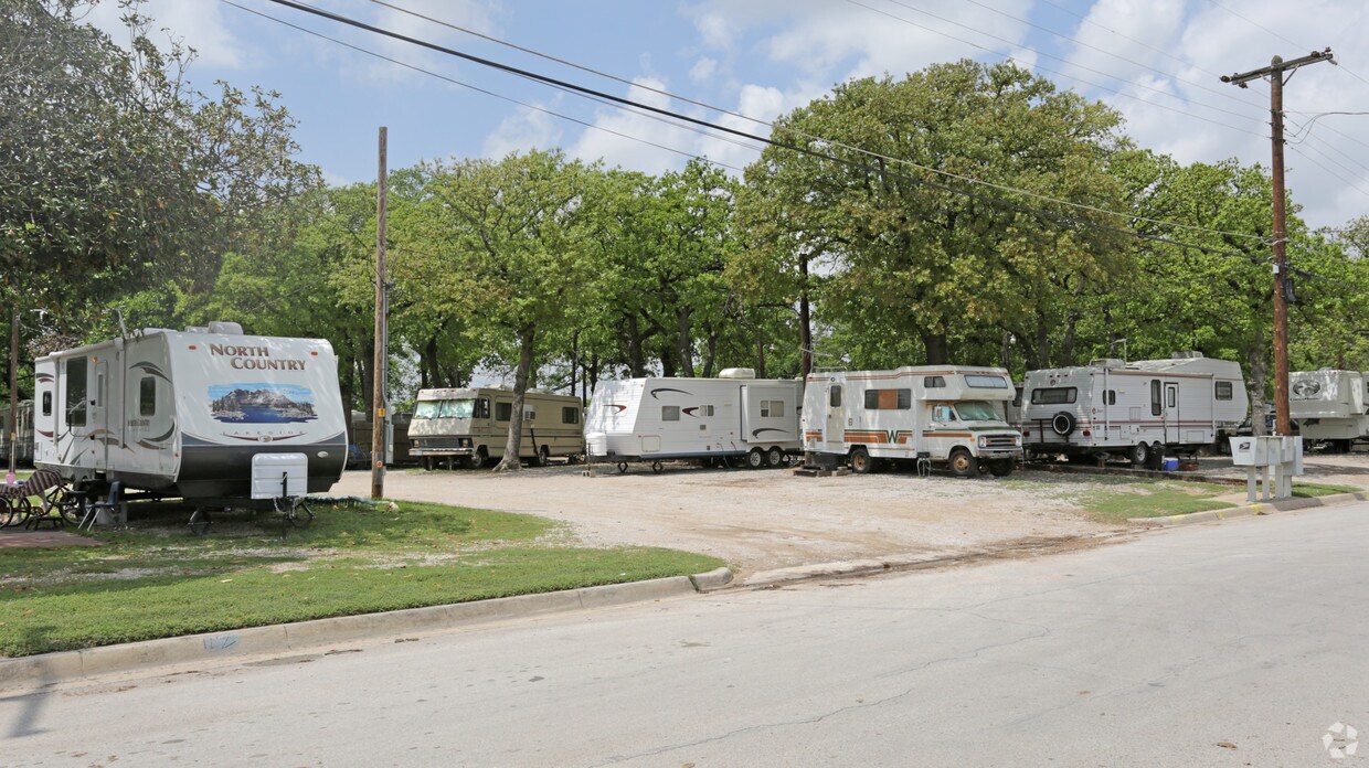 Foto principal - 3749 NE 28th St