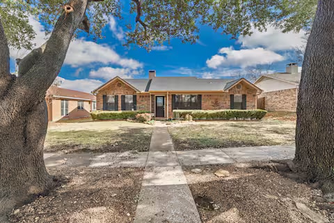 Building Photo - 8467 Willow Creek Dr