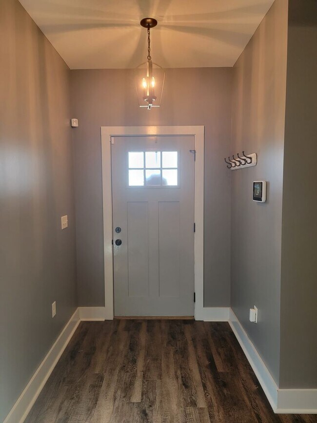 Foto del edificio - Beautiful Home Low Maintenance- Available ...
