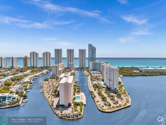 Building Photo - 300 Bayview Dr
