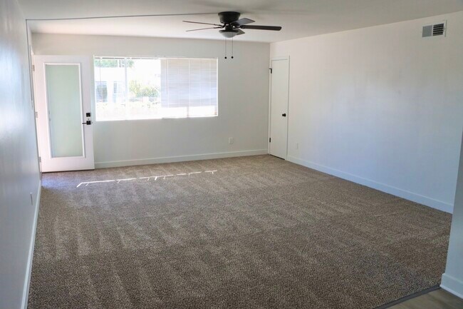 Foto del edificio - Urbana on Rose