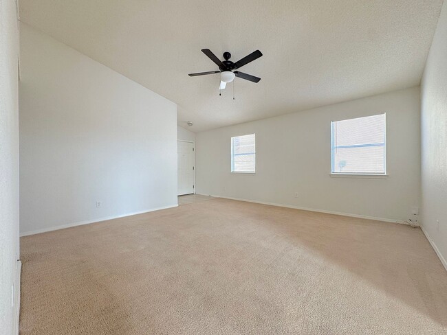 Building Photo - Northeast El Paso 3 Bed Refrig A/C