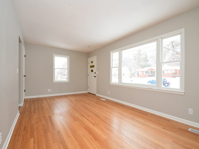 Foto del edificio - 2567 Kessler Blvd